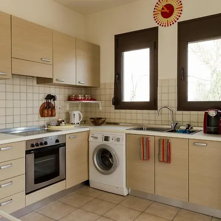 The Corner House At Court Vila Gennadi