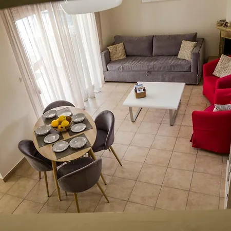 The Corner House At Court Vila Gennadi