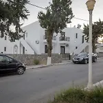 The Corner House At Court Villa Gennadi