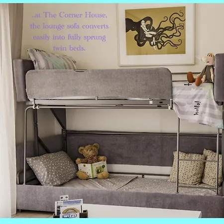 The Corner House At Court Villa Gennadi