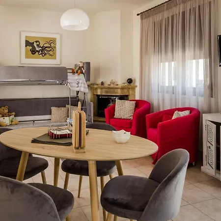 Villa The Corner House At Court Gennadi