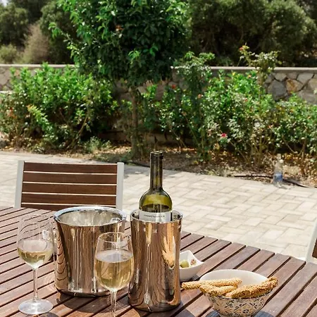 The Corner House At Court * Gennadi