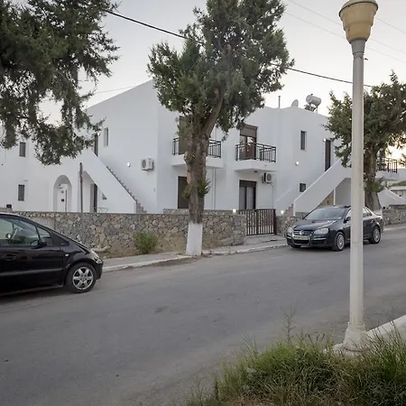 The Corner House At Court Villa Gennadi