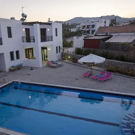 The Corner House At Court Villa Gennadi