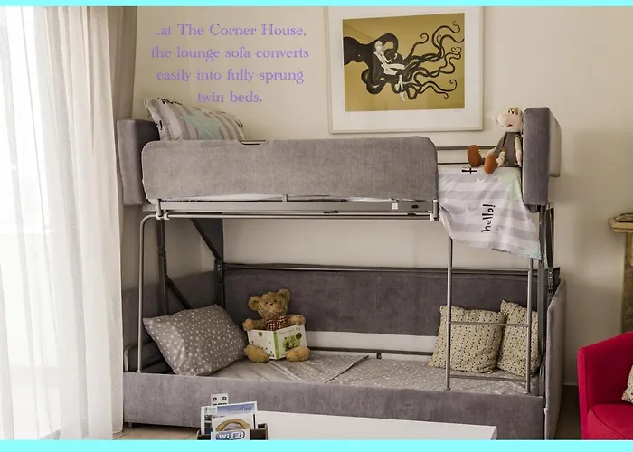 The Corner House At Court Willa Jenadi