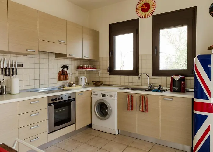 The Corner House At Court Villa Gennadi