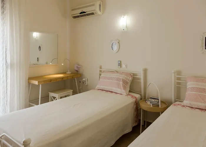 Willa The Corner House At Court *