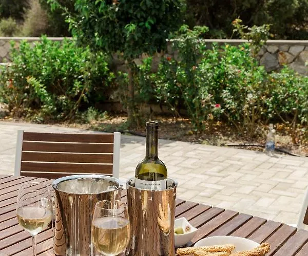 The Corner House At Court * Jenadi