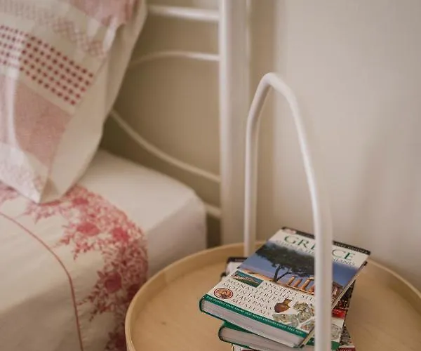 The Corner House At Court Gennadi