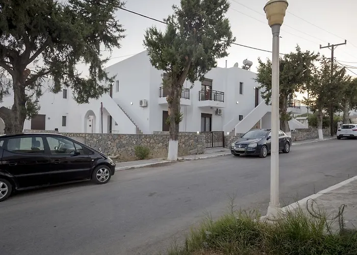 The Corner House At Court Villa Gennadi