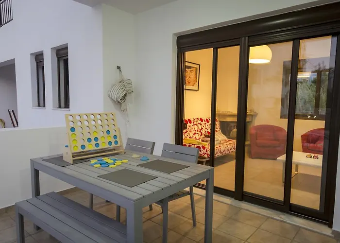 Villa The Corner House At Court *