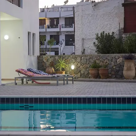 The Corner House At Court Γεννάδι