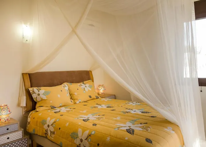 The Corner House At Court * Gennadi