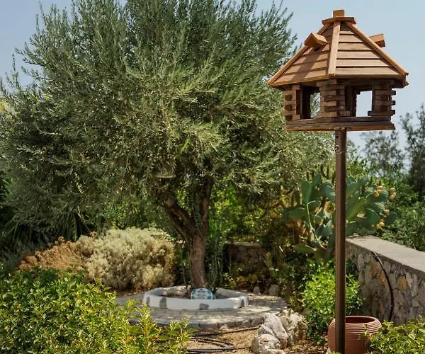 The Corner House At Court Villa Gennadi